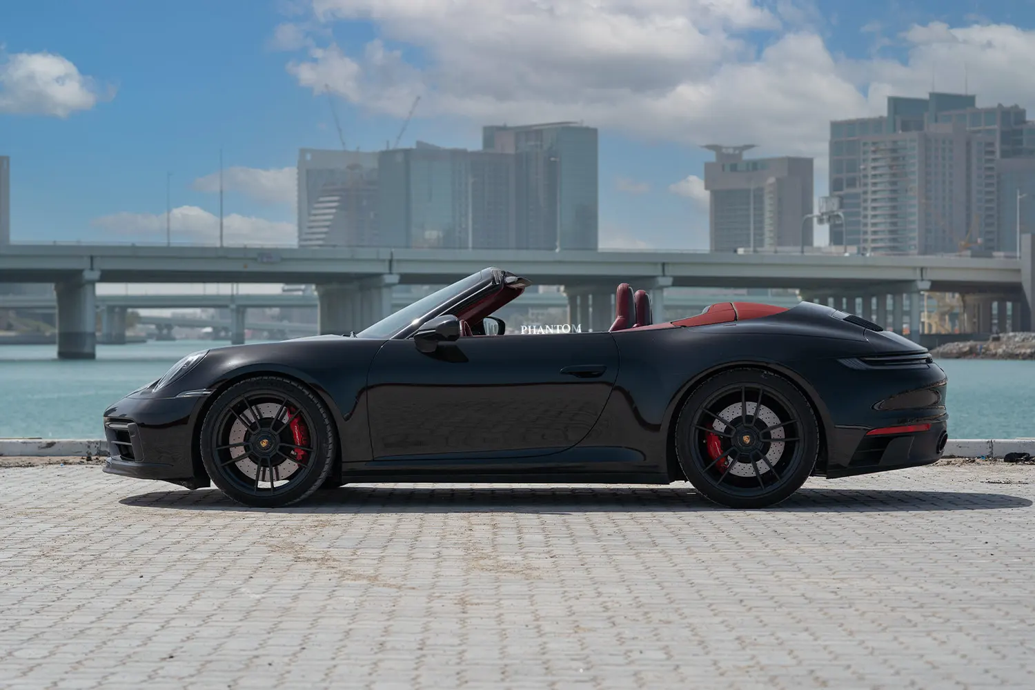 Porsche 911 GTS Cabriolet full