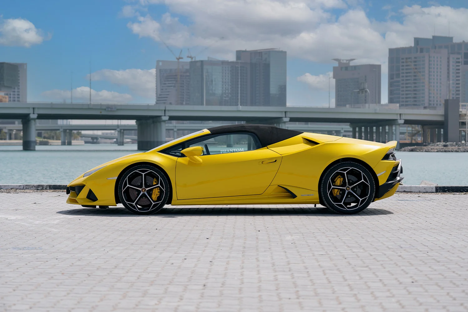 Lamborghini Huracan EVO Spyder full